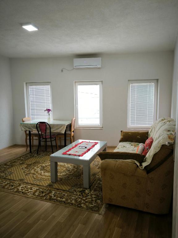 Ristevski Apartment - Housity