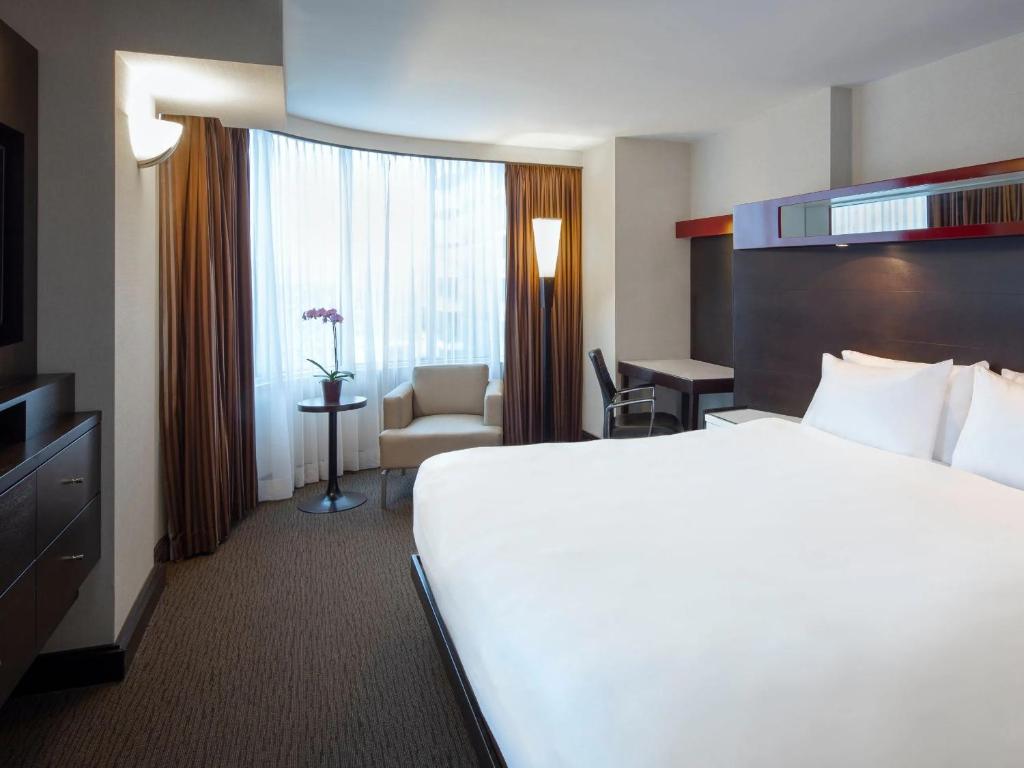 
Deluxe Suite with City View
