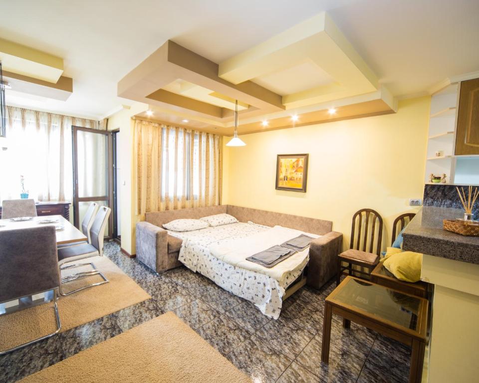 Postel nebo postele na pokoji v ubytování Premium Lazur - Sea garden Burgas - TOP Location 5 min to the Beach