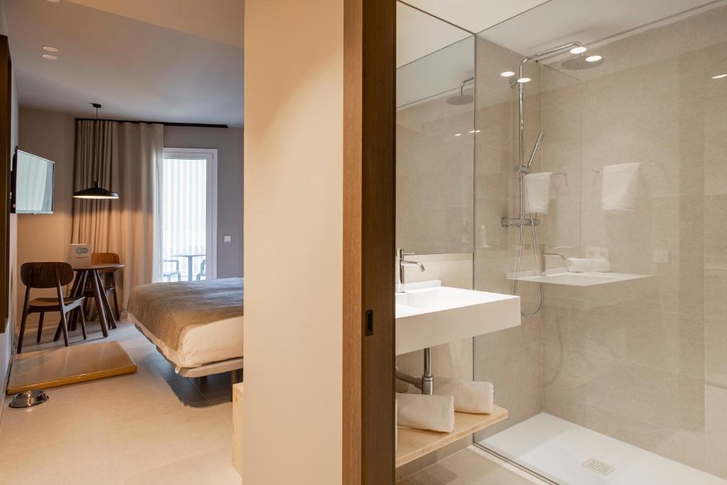 Koupelna v ubytování APARTAMENTS LA CARPA
