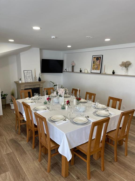 TV a/nebo společenská místnost v ubytování Jasmine Hotel