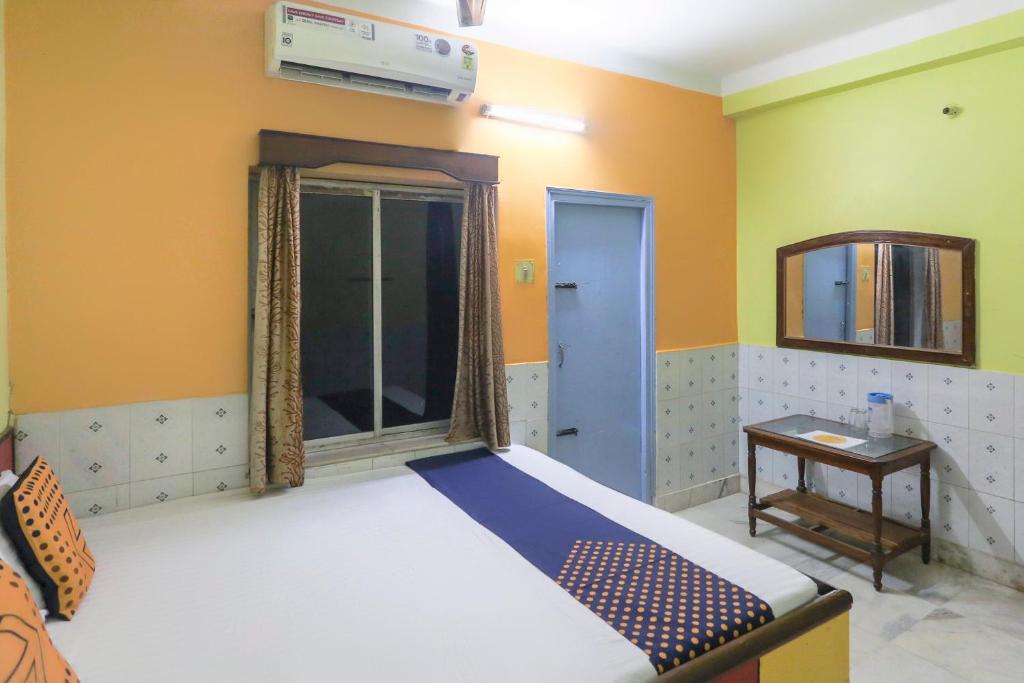 Postel nebo postele na pokoji v ubytování Hotel O Bideshini Hotel