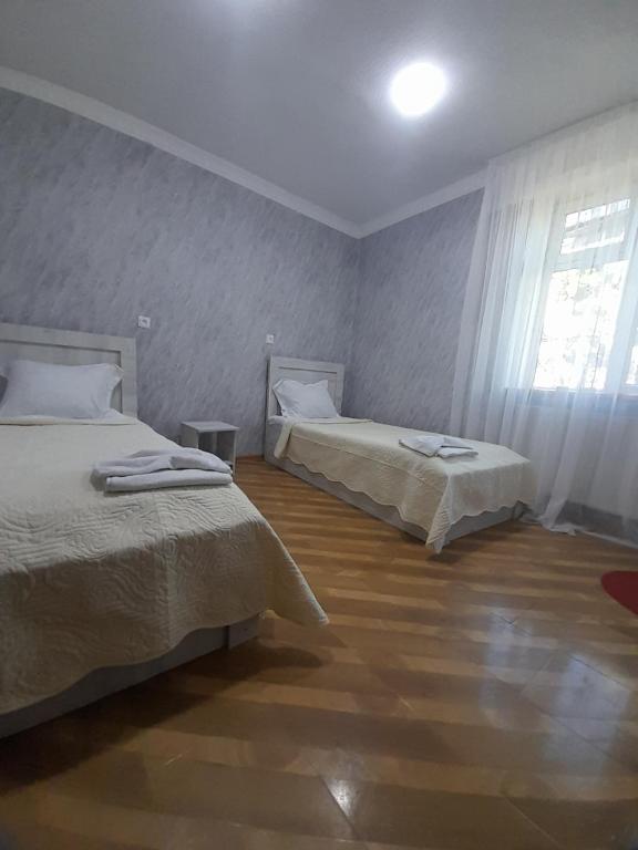 Postel nebo postele na pokoji v ubytování HOTEL LukaRabati