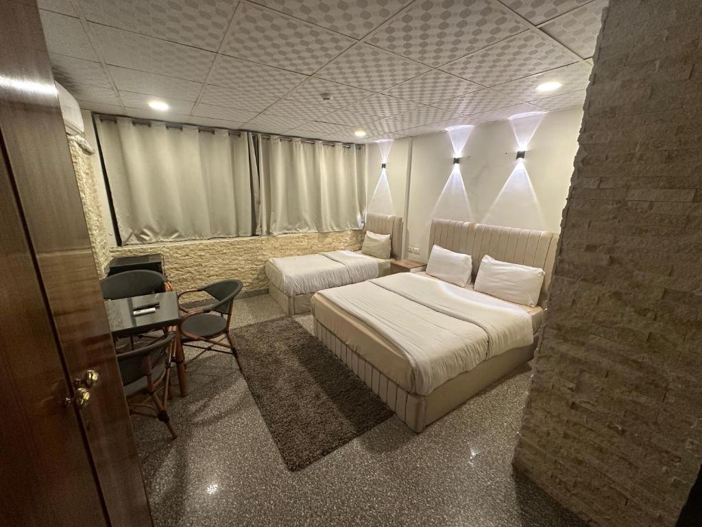 Postel nebo postele na pokoji v ubytování JORDAN HOTEL