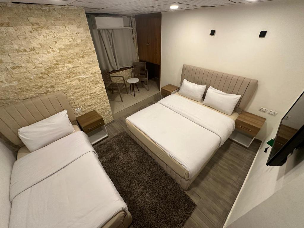 Postel nebo postele na pokoji v ubytování JORDAN HOTEL