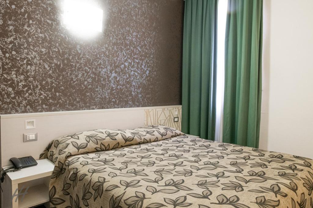 Hotel Holiday- Alla Finestrella - Resim 34