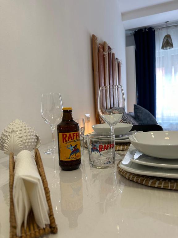 Nápoje v ubytování Due Mari Milano Apartment ZONA PORTELLO-FIERA FREE WI-FI