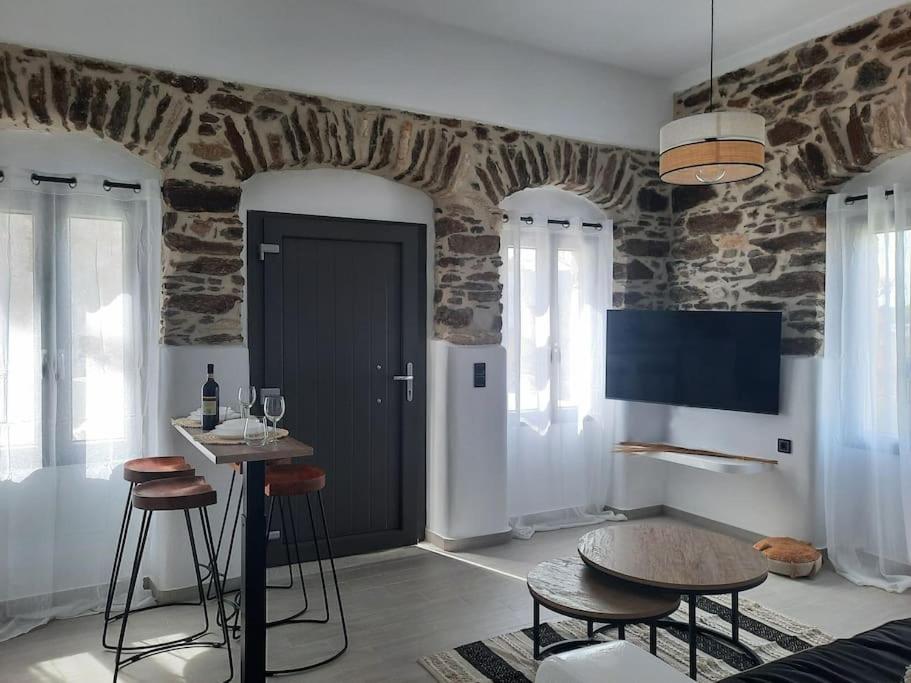 TV a/nebo společenská místnost v ubytování RIVER STONE Home