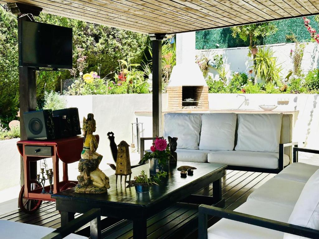 A television and/or entertainment centre at Aitana CostaBravaSi