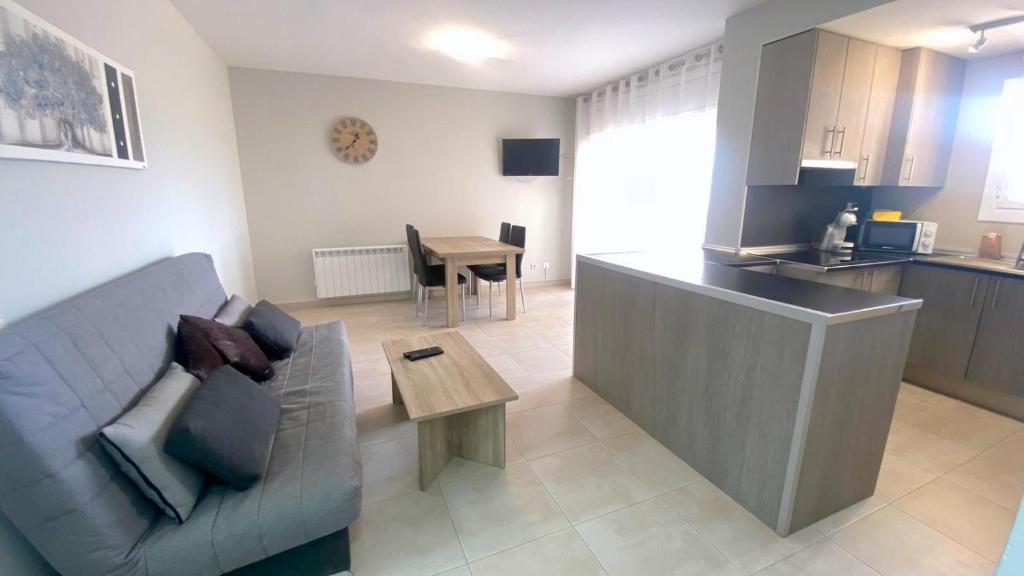 A kitchen or kitchenette at OLIMPE 2 8