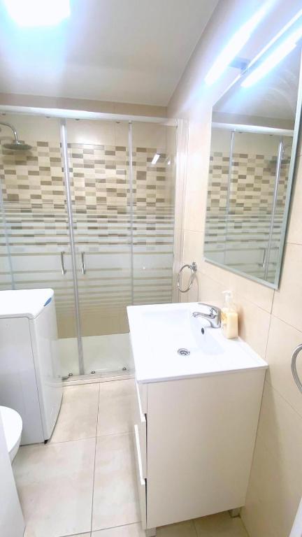 A bathroom at OLIMPE 2 8