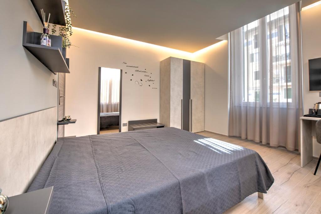 Postel nebo postele na pokoji v ubytování 241 - Camera Nord Est - Affittacamere Sara Home Chiavari, 200Metri dal Mare