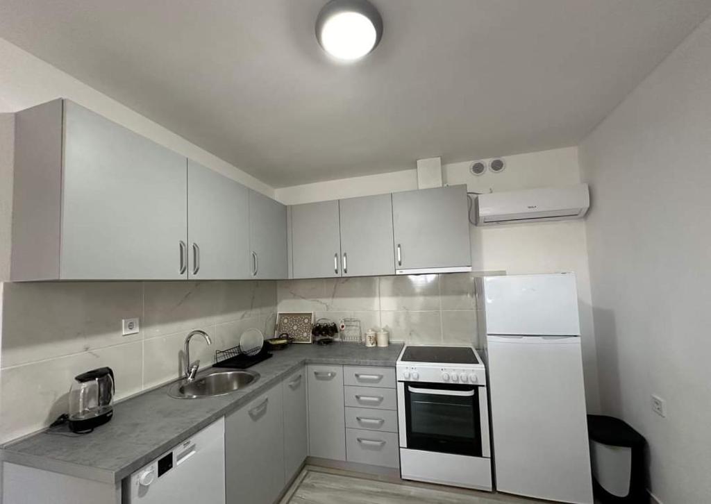 Kuchyňa alebo kuchynka v ubytovaní Apartment Simon