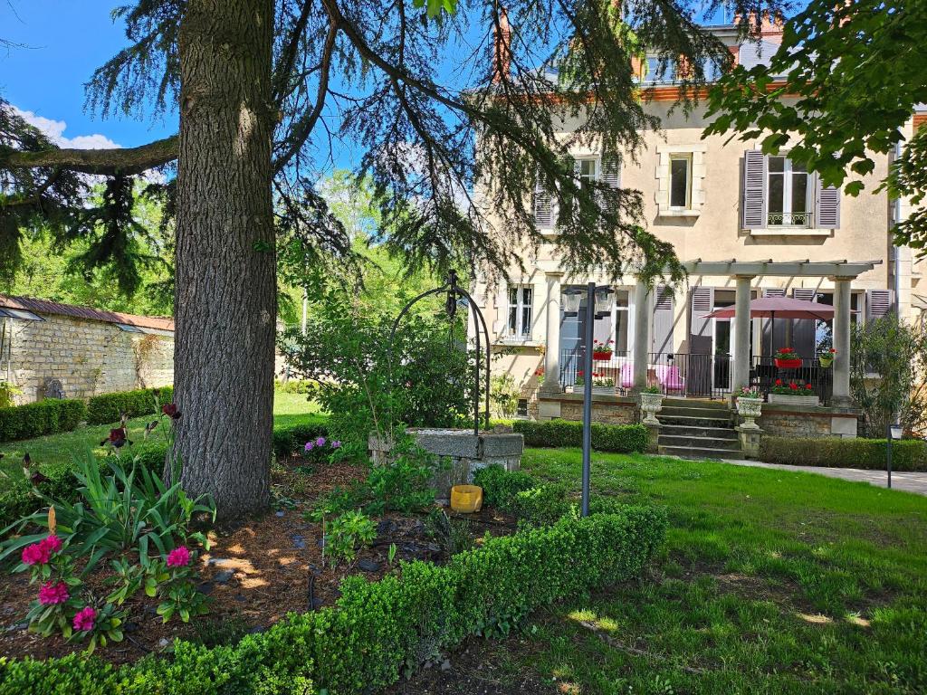 Zahrada ubytování Chambres d'Hôtes de luxe Côté Parc-Côté Jardin avec parking privé gratuit