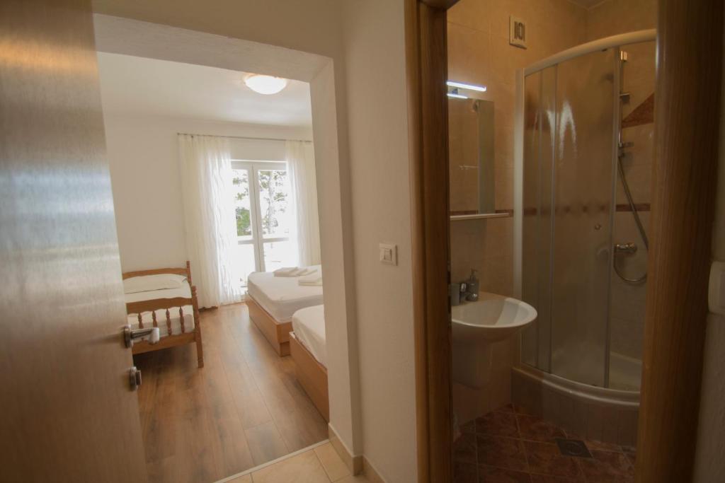Koupelna v ubytování Apartmani Josip