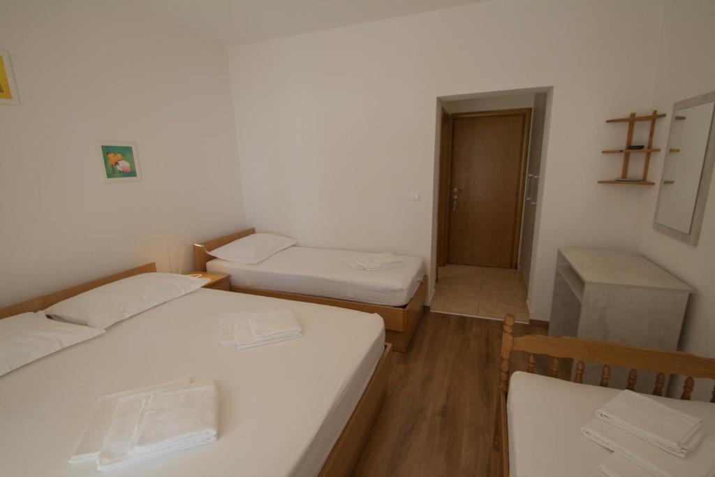 Postel nebo postele na pokoji v ubytování Apartmani Josip