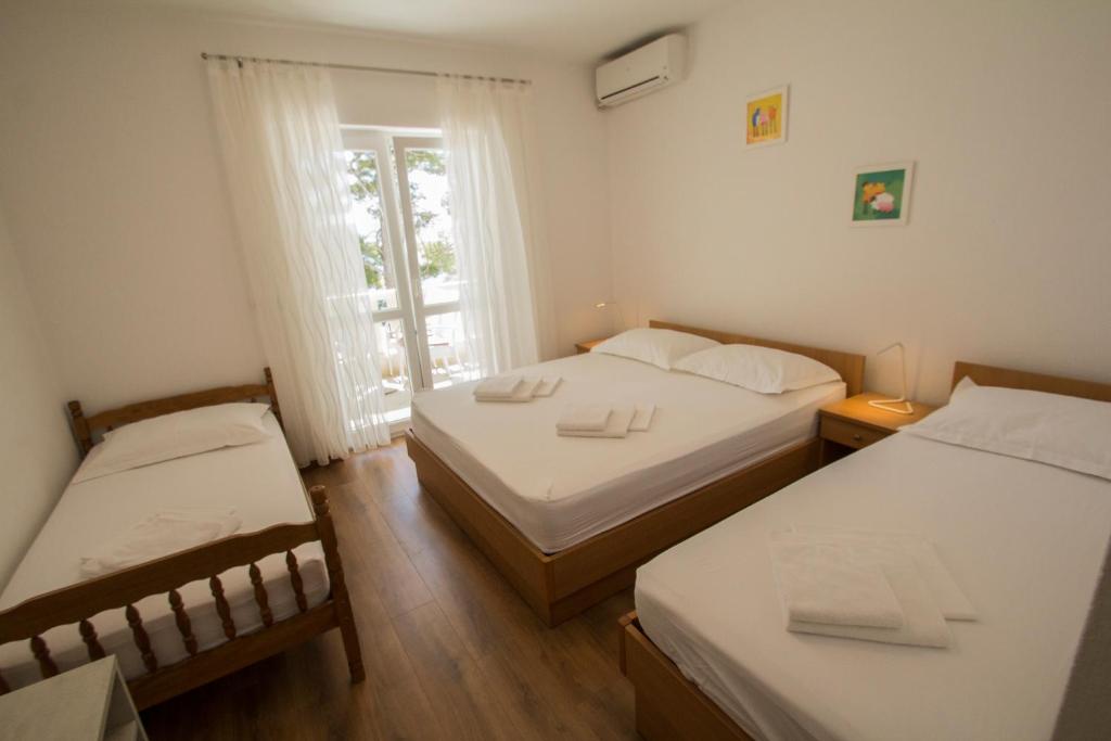 Postel nebo postele na pokoji v ubytování Apartmani Josip