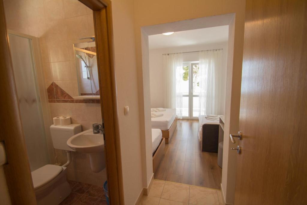 Koupelna v ubytování Apartmani Josip