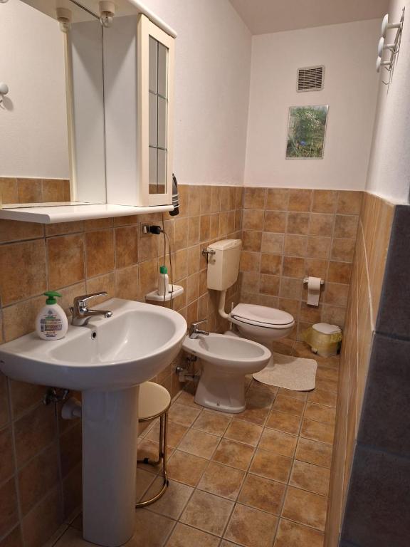 A bathroom at B&B Bertaina Mauro