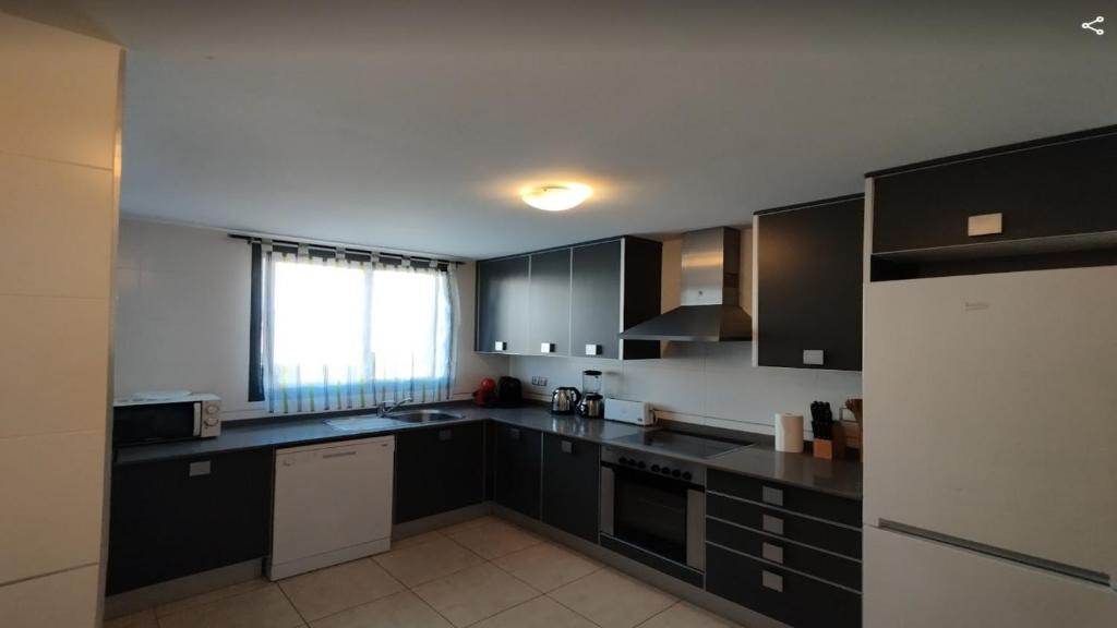 Kuchyň nebo kuchyňský kout v ubytování Sensacional Chalet Adosado de lujo "Vacaciones todo el año"