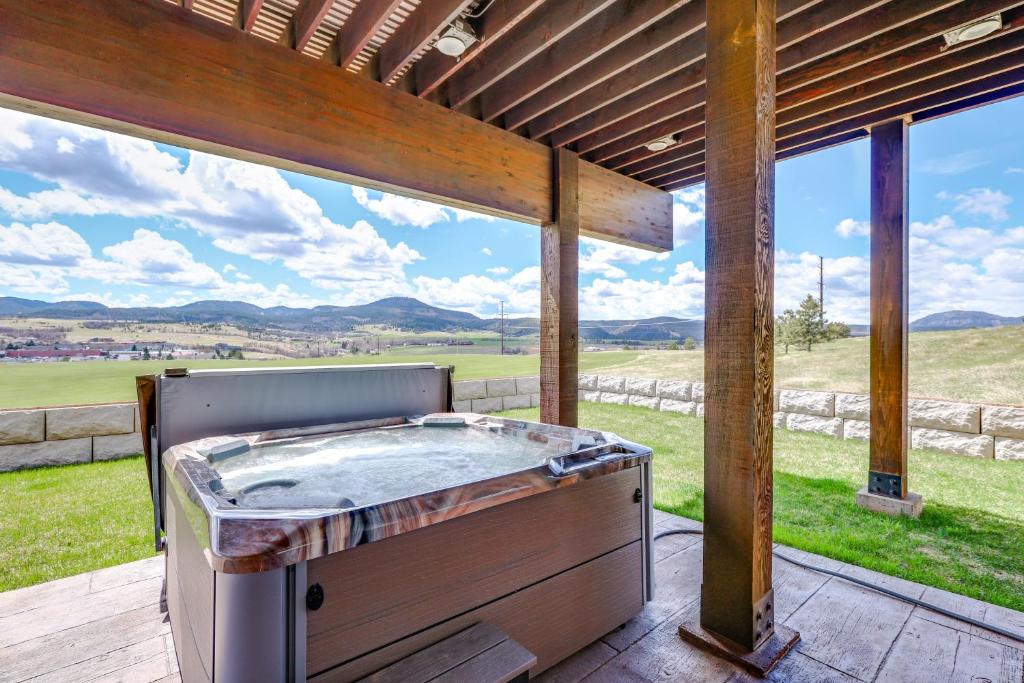 MotorcycleThemed Home in Spearfish with Hot Tub!, Spearfish Updated 2024 Prices
