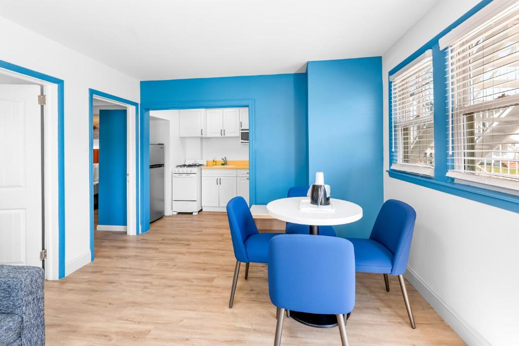 Kuchyň nebo kuchyňský kout v ubytování Buttercup Suites Wildwood Crest Beach