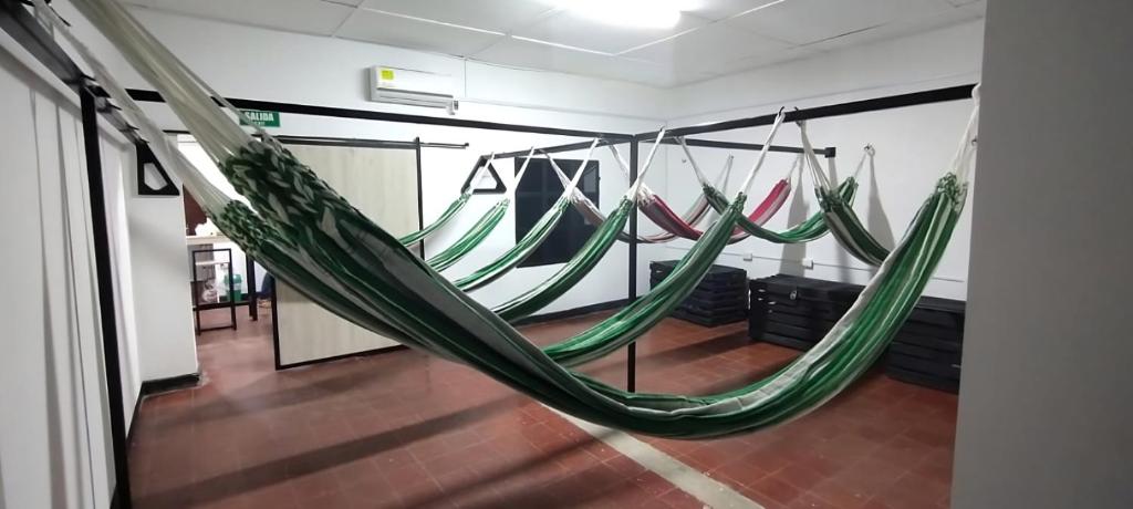 een paar hangmatten in een kamer bij Hammocks - Hamacas in Ríohacha