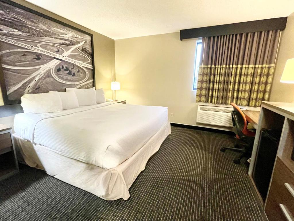 Super 8 by Wyndham St Charles photo