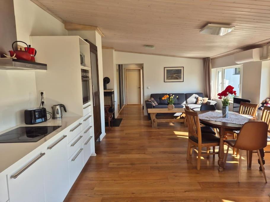 Η κουζίνα ή μικρή κουζίνα στο Koidu Apartment Kuressaare