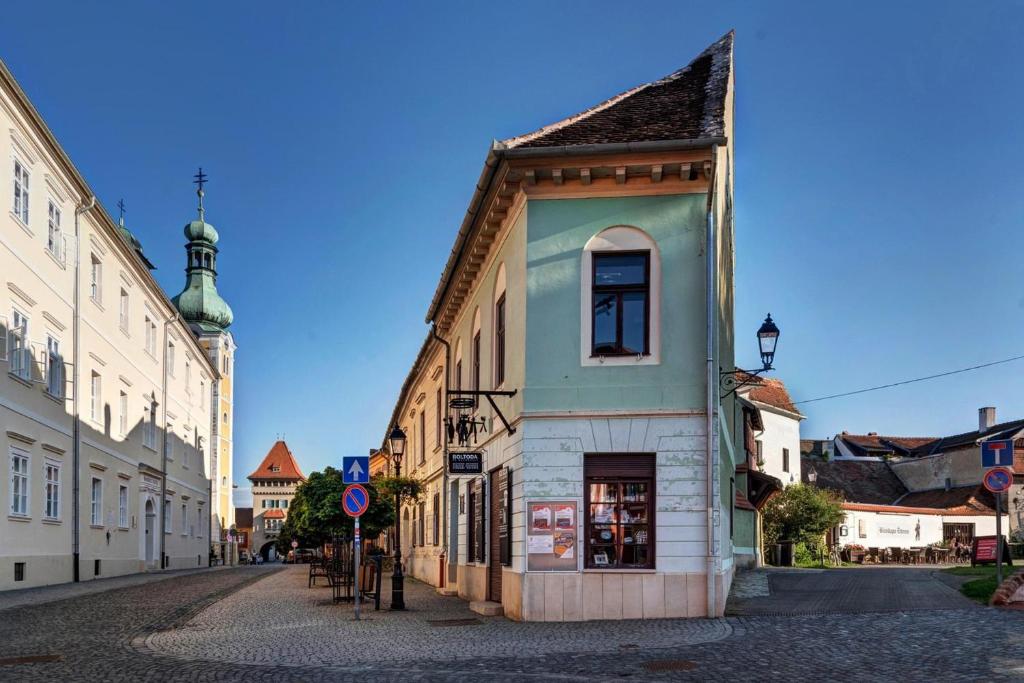 Budova, v ktorej sa apartmán nachádza