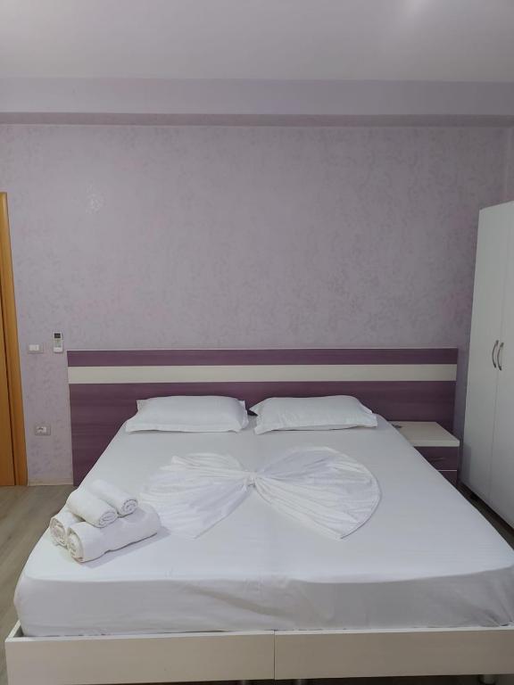 Rúm í herbergi á Vila Green Relax