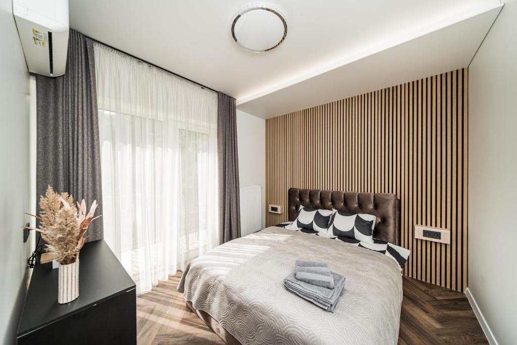 Кровать или кровати в номере Riverra House - Panorama View Apartment