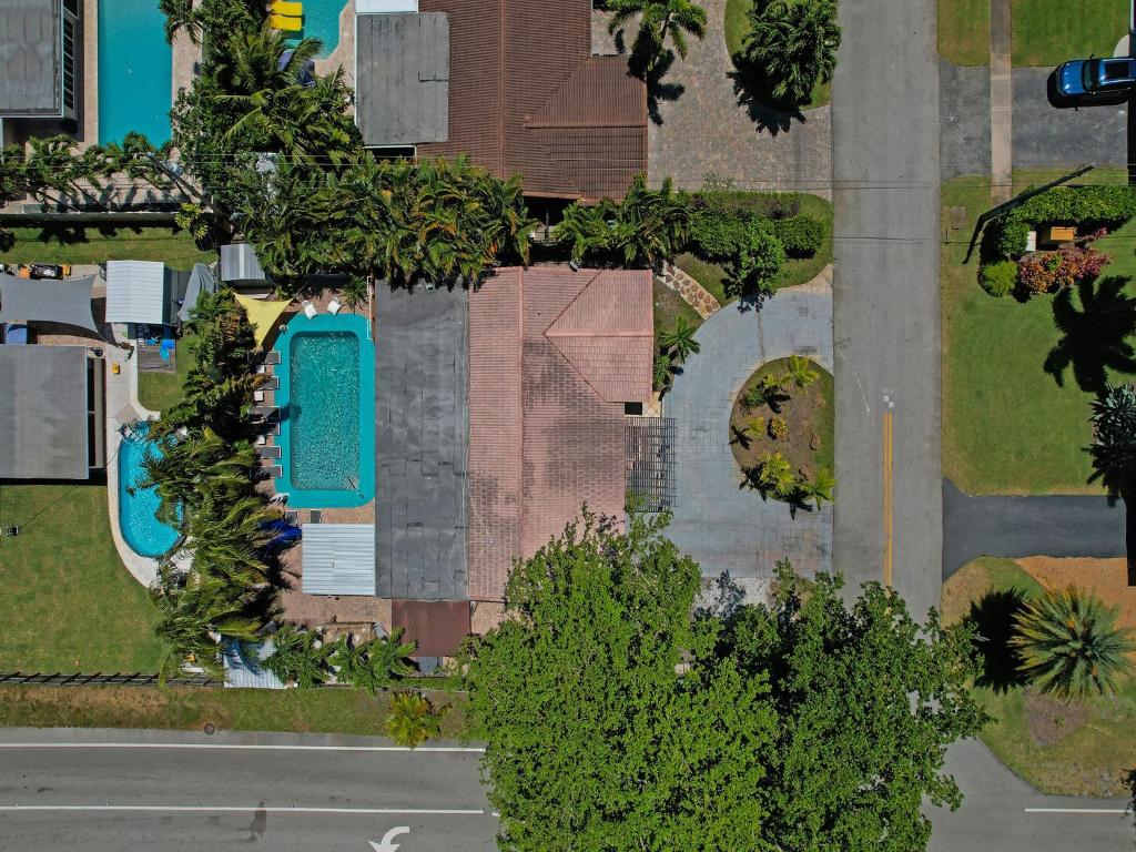 GAYMENs CLOTHING OPTIONAL- poolside 1 br- deep dis counts for longer stays,  Fort Lauderdale (updated prices 2026)