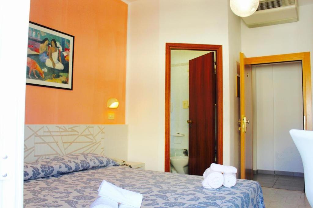 Postel nebo postele na pokoji v ubytování Hotel President