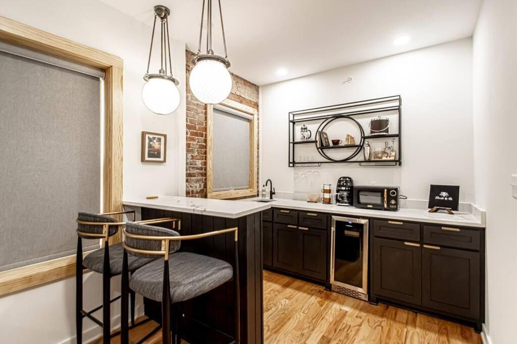 Historic DTWN Studio, Walk to Bathhouses, Shops, Room # 103, Hot ...