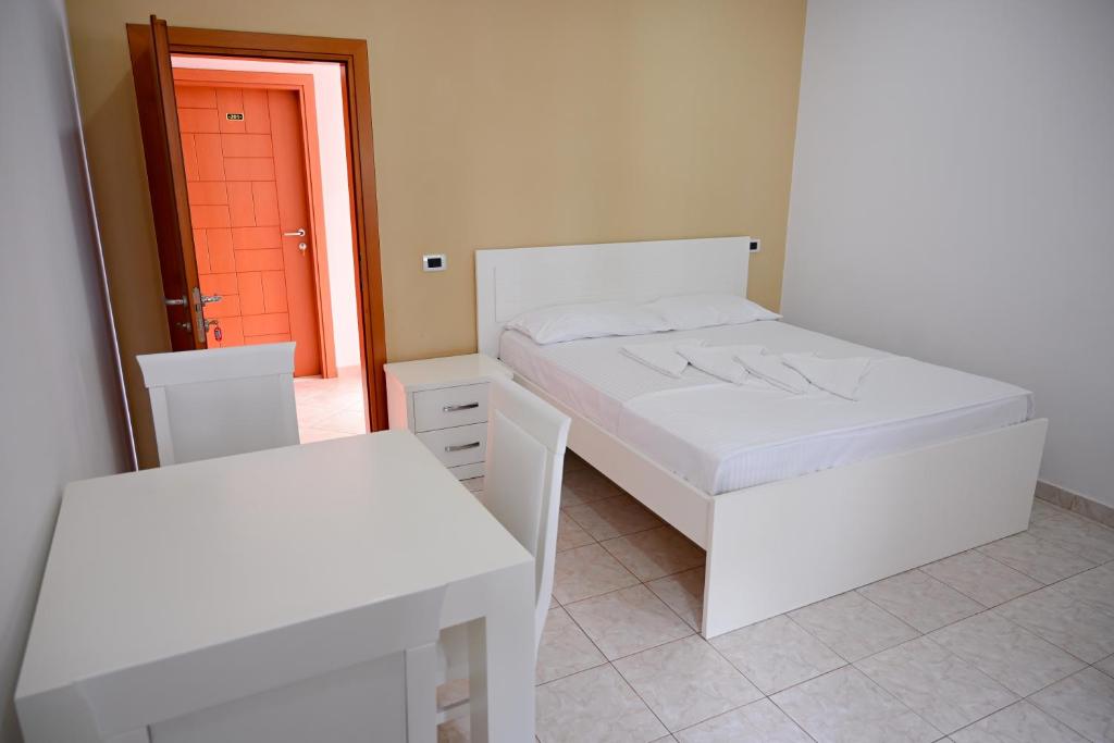 Postel nebo postele na pokoji v ubytování Hotel 'DEL MAR' - Shengjin
