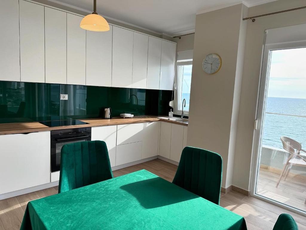 Sea La Vie - Superior One-Bedroom Apartment