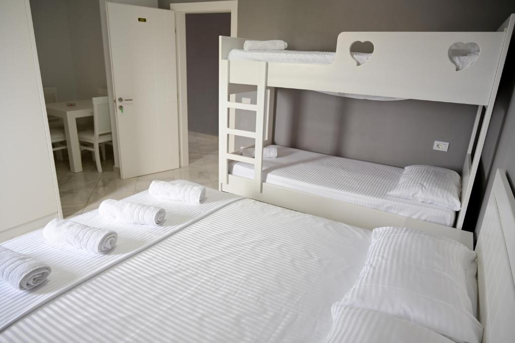 Postel nebo postele na pokoji v ubytování Hotel 'DEL MAR' - Shengjin