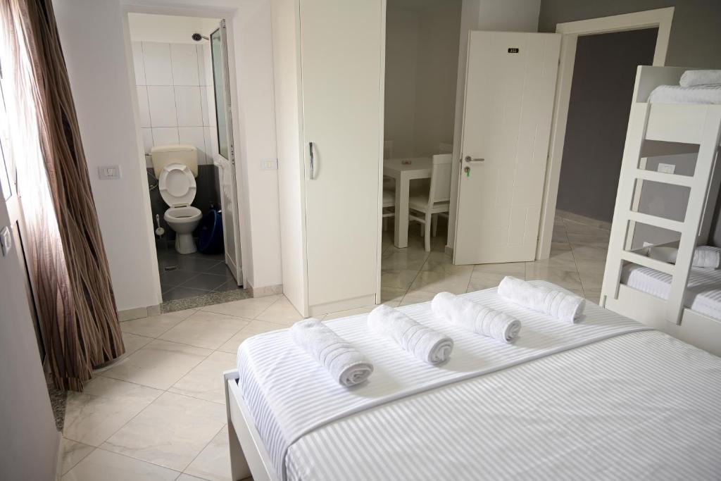 Postel nebo postele na pokoji v ubytování Hotel 'DEL MAR' - Shengjin