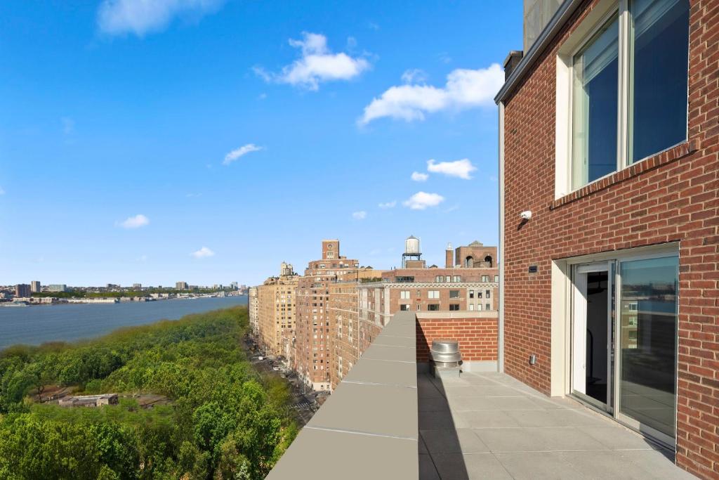 Riverside Tower Hotel photo
