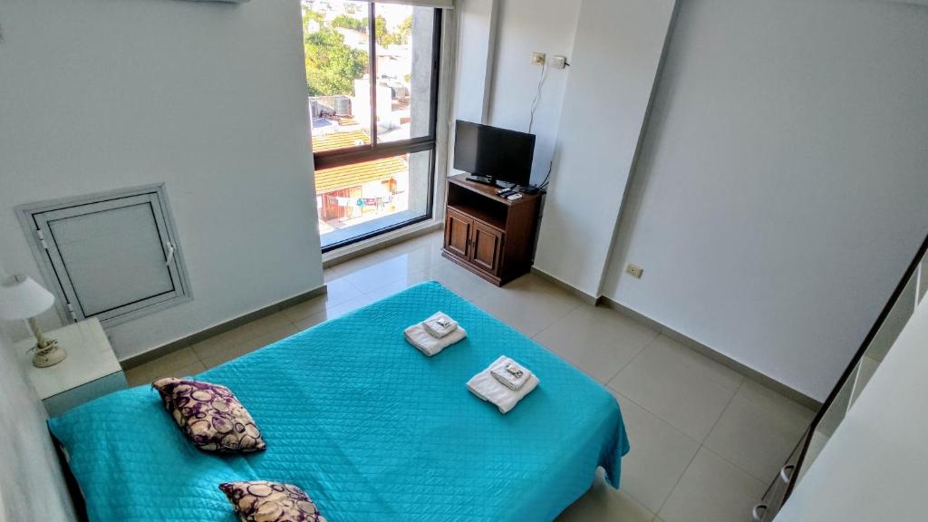 CHECK IN Desde las 19 hs, CHECK OUT Hasta las 16 hs - Housity