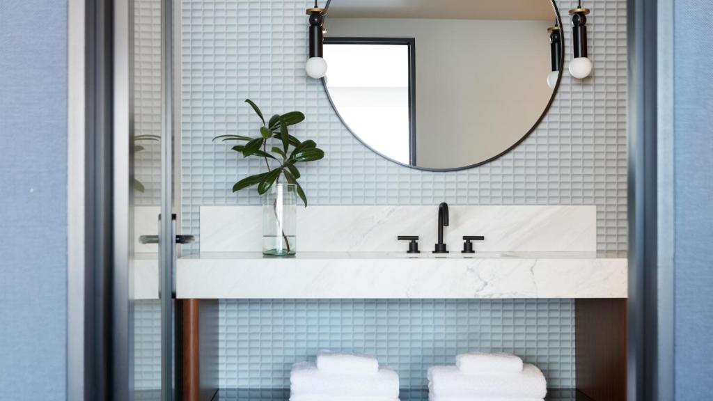 Kimpton Banneker Hotel, an IHG Hotel - Queen Room With Two Queen Beds And Mobility Accessible Tub