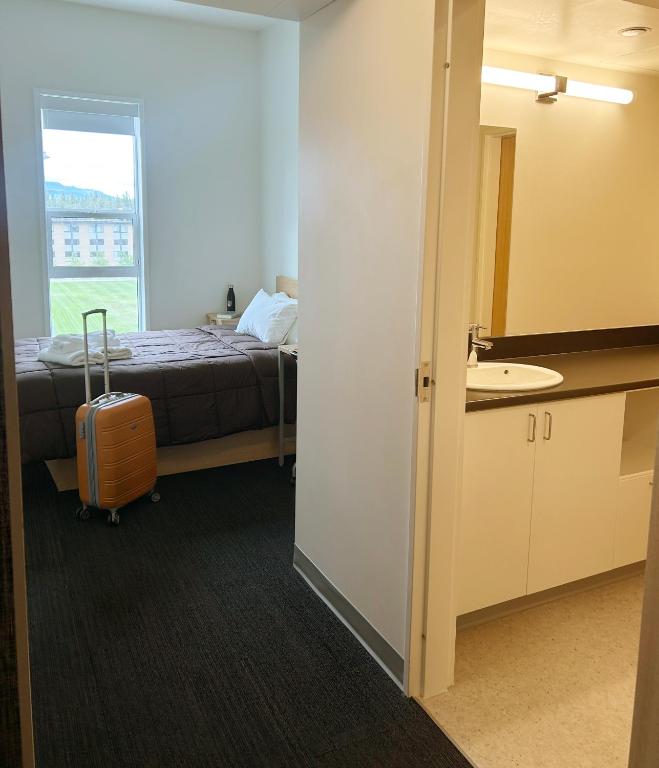 Postel nebo postele na pokoji v ubytování UBC Okanagan Campus