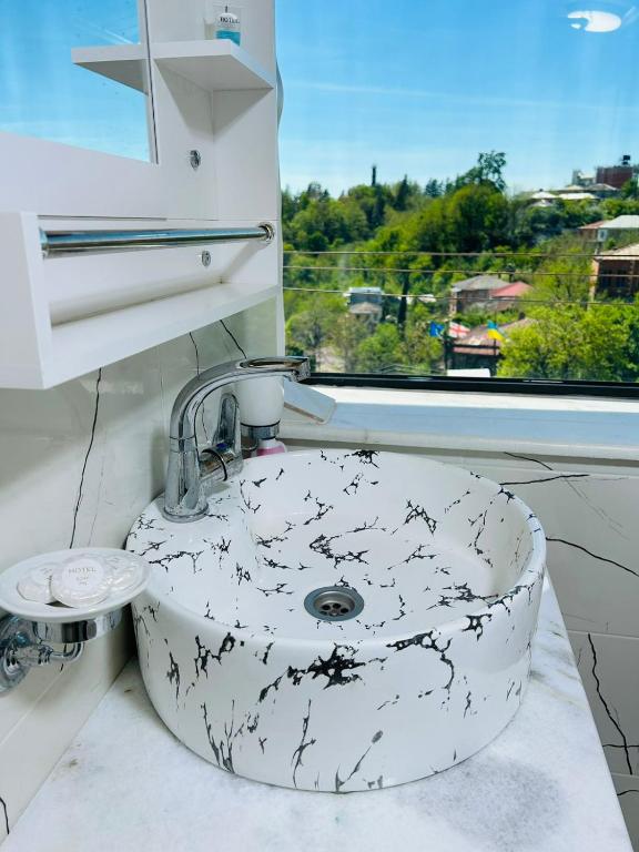 Fotografie z fotogalerie ubytování Tskhumi Apartment v destinaci Kutaisi