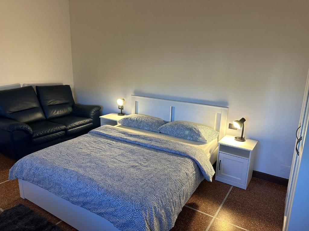 Ένα ή περισσότερα κρεβάτια σε δωμάτιο στο Da Luciano vicino Stazione Genova Piazza Principe