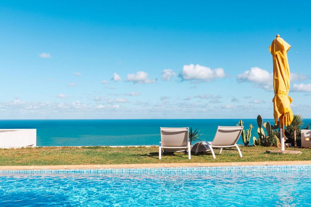 Bazén v ubytování Oasis Santorina Pool Sea Sky nebo v jeho okolí