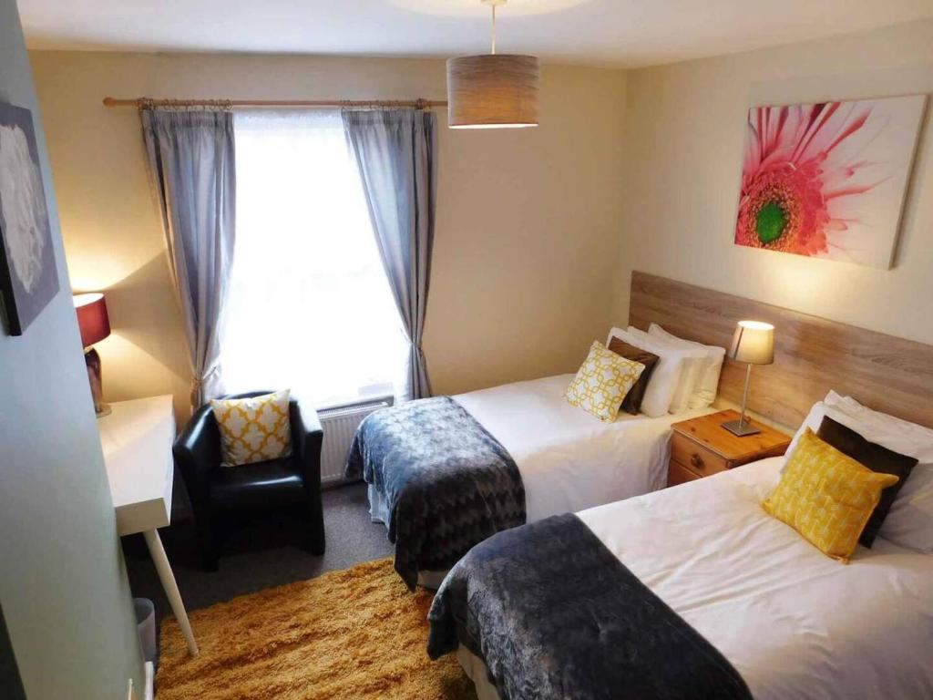 Llit o llits en una habitació de Stay Norwich Apartments Quayside Walk