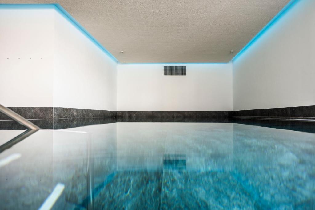 Bazén v ubytování Hotel Helvetia nebo v jeho okolí