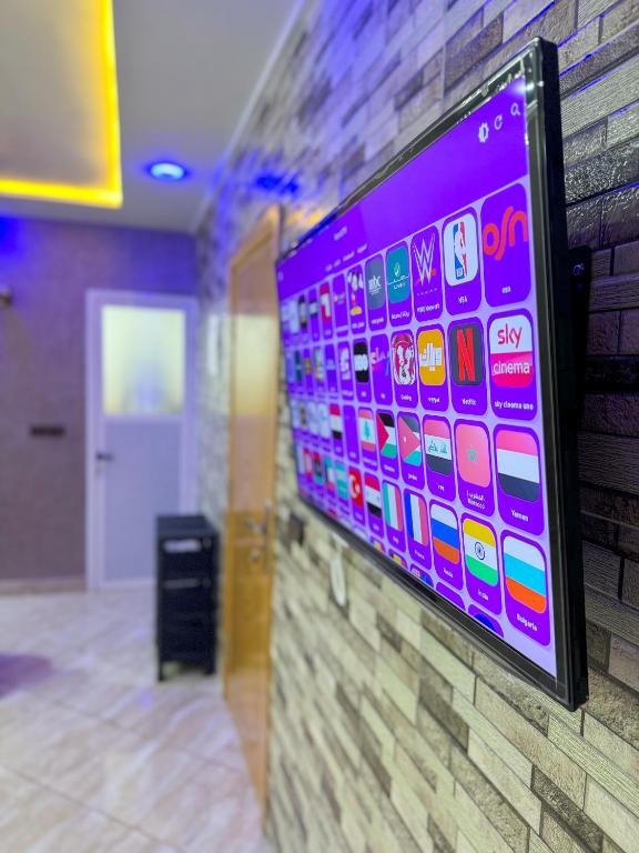 TV a/nebo společenská místnost v ubytování Appartement Saidia 1er étage 2 min de la plage a pied !
