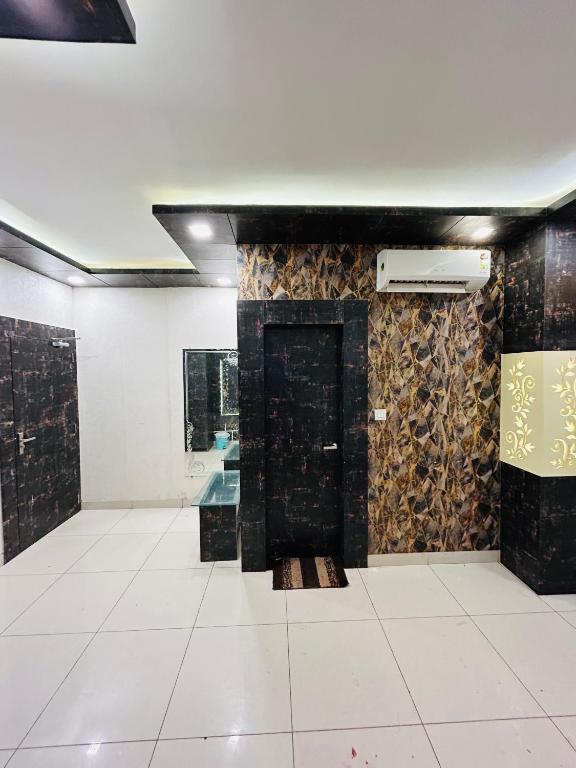 Sharad Palace - Double Room